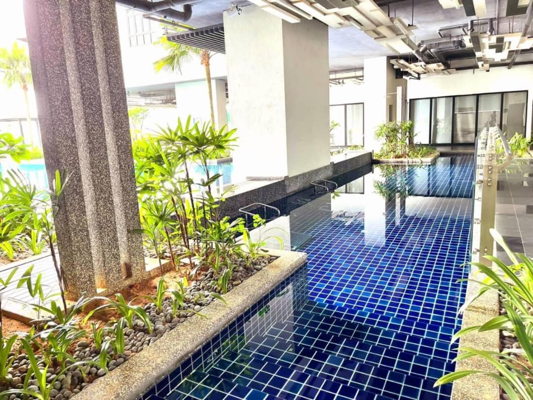 Apartment 1 Dream - Meridian 2 Netflix 舒适与齐全设备和阳台漂亮夜景 *